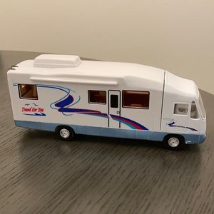Toy camper with removable/interchangeable pieces